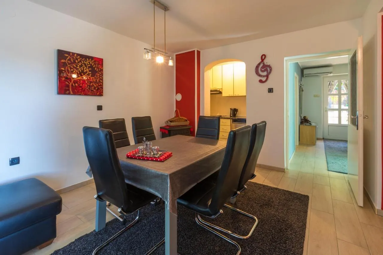 Apartment Apartman Mladenka Dramalj