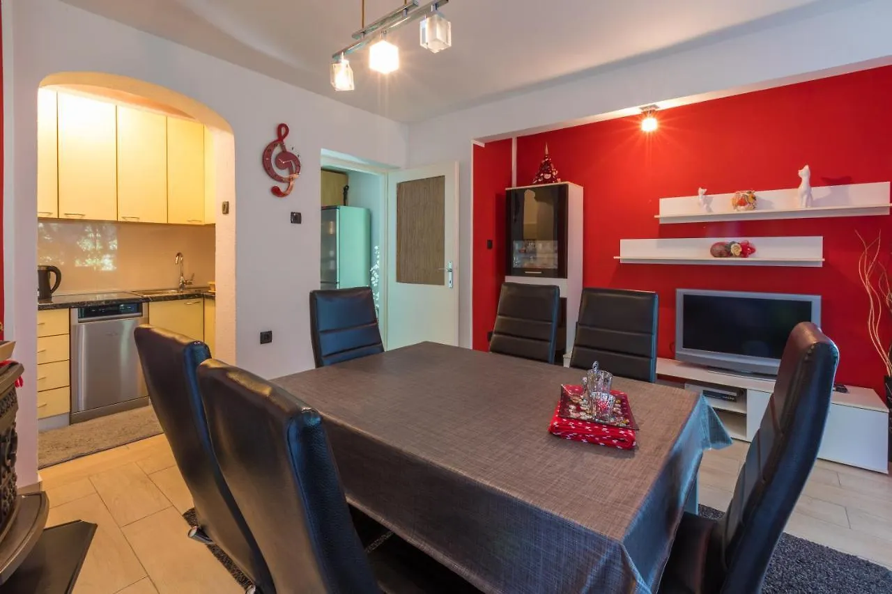 Apartment Apartman Mladenka Dramalj
