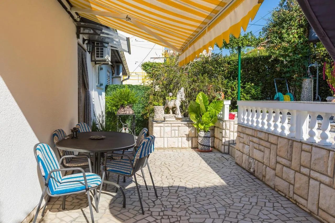 Apartman Mladenka Dramalj Apartment
